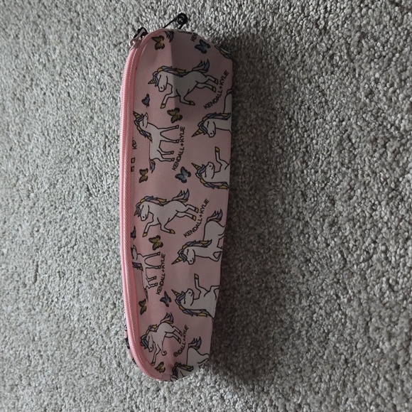 Kendall + Kylie Unicorn Make Up Travel Bag - Picture 2 of 4